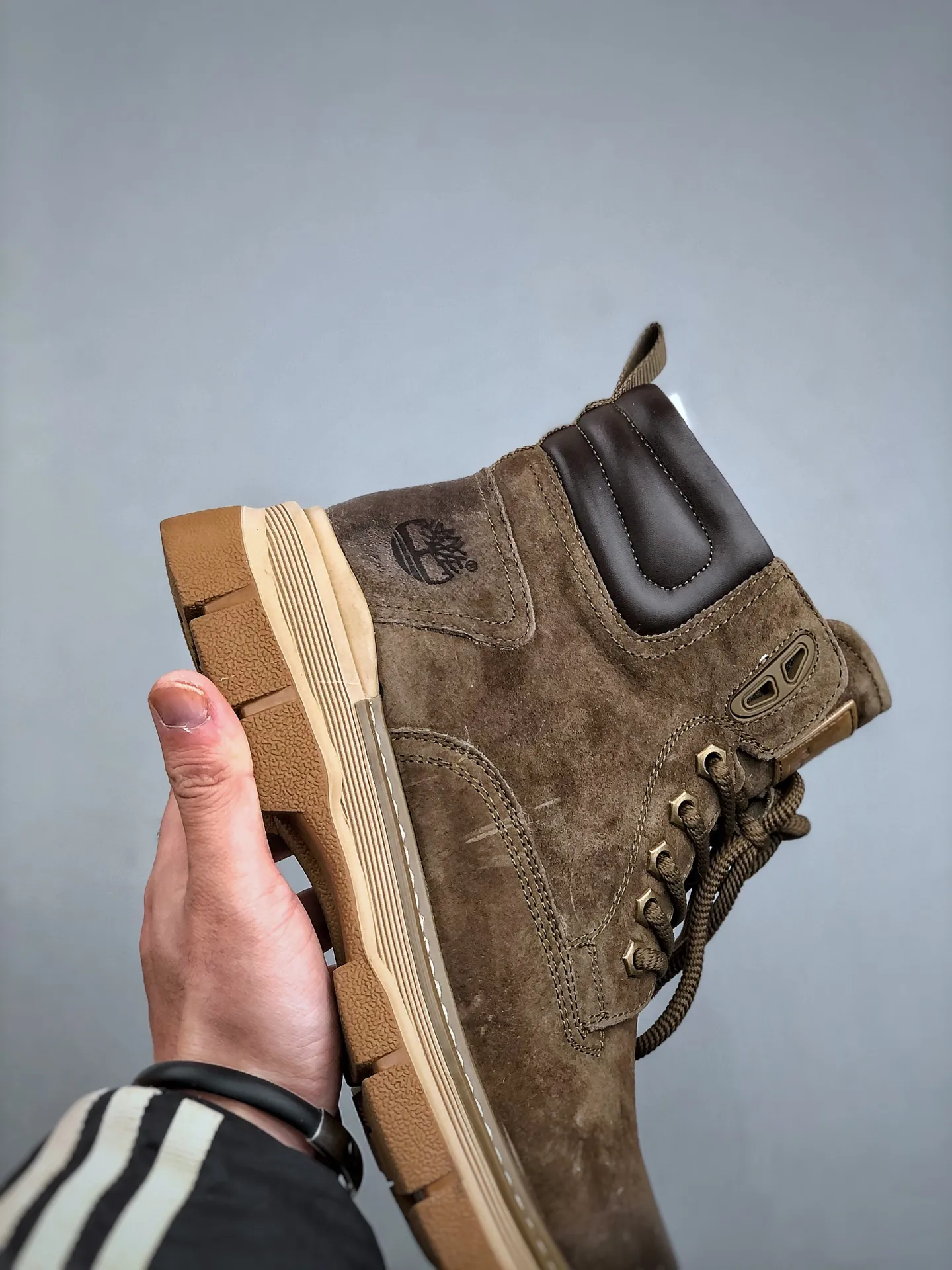 Welfare special price💰480 Timberland Timberland/Timberland new autumn and winter products (plush lining🔥warm and heat-locking) autumn and winter must-have outdoor casual rhubarb boots series #Guangdong Dachang quality original box original packaging fashion trend matching the fabric is made of Italian 🇮🇹 top frosted fine-grained cowhide with anti-odor and anti-corrosion genuine leather latex insoles. The outsole and hardware are all made from raw materials of the original factory. They are the same as the original Goodyear never-opening process. Good products do not kill pigs. The quality of the first order is strictly controlled. Exclusively released on the entire network. There is no doubt about the quality. The whole set of official website unified packaging gives you a perfect wearing experience. The quality is exquisite and durable. A must-have for sportsmen. Specially designed to prevent handsomeness. High-quality and first-class foot feel. Specially used for outdoor cold protection this winter. Daily casual matching. Size: 38 39 40 41 42 43 44 (leather shoe size)